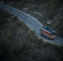 Denizli Konya Tır Tedarikinde Doğru Araç ve Rota Seçimi